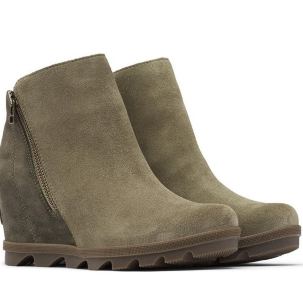 Sorel Joan of Artic Wedge II Zip booties in green size 8